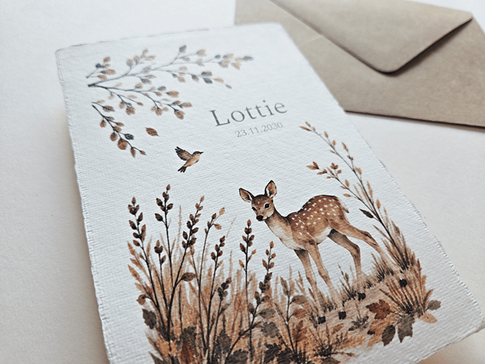 Geboortekaartje meisje handgeschept papier met herfst illustratie hertje en vogel