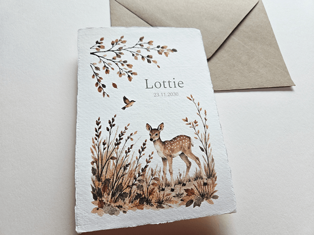 Geboortekaartje meisje handgeschept papier met herfst illustratie hertje en vogel