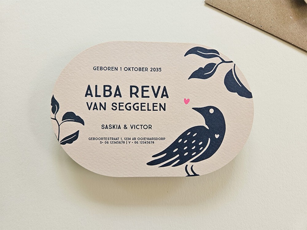 Stoer kleurrijk linosnede geboortekaartje Alba
