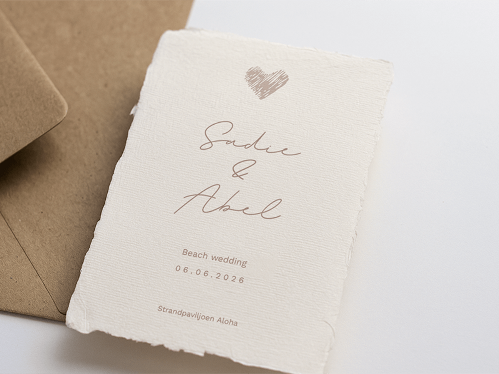 Minimalistische trouwkaart op handgeschept papier Sadie en Abel