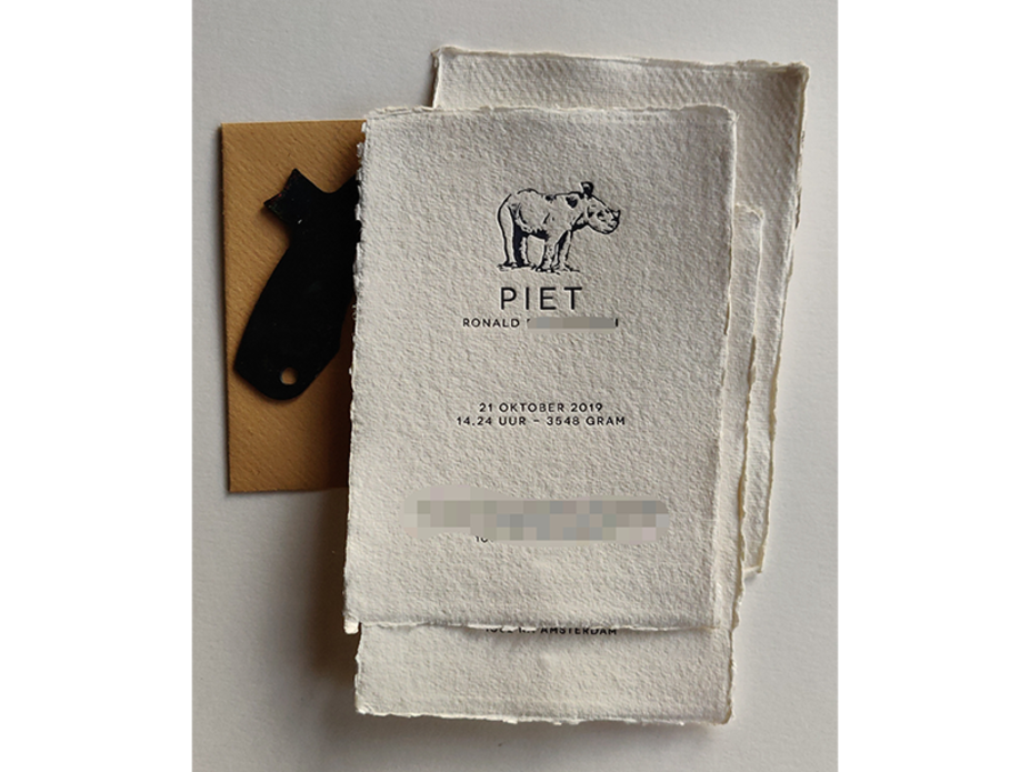 Handgeschept papier geboortekaartje met letterpress - Piet