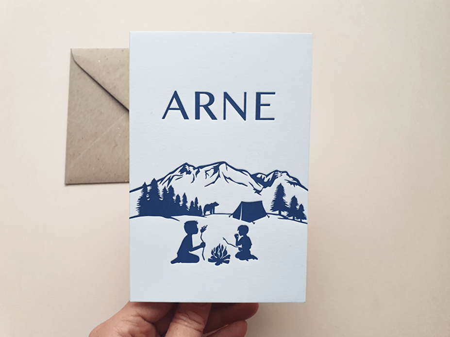 Letterpress geboortekaartje Arne met bergen en kampvuur