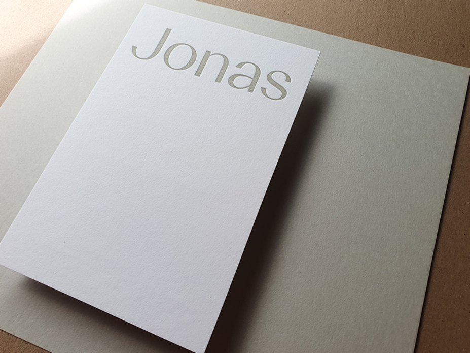 Neutraal letterpress geboortekaartje Jonas